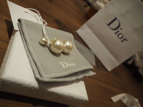 We have one pair of Mise en Dior for sale [in Singapore only]